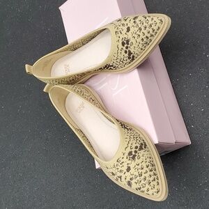 4/4/2025 LAST CHANCE! Louise et Cie Washable Pointy Snakeskin Flats